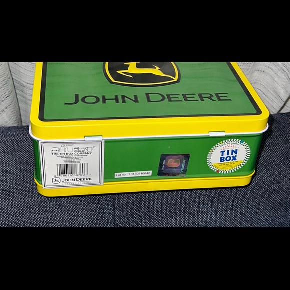 John Deere Tin Lunchbox - Picture 2 of 3